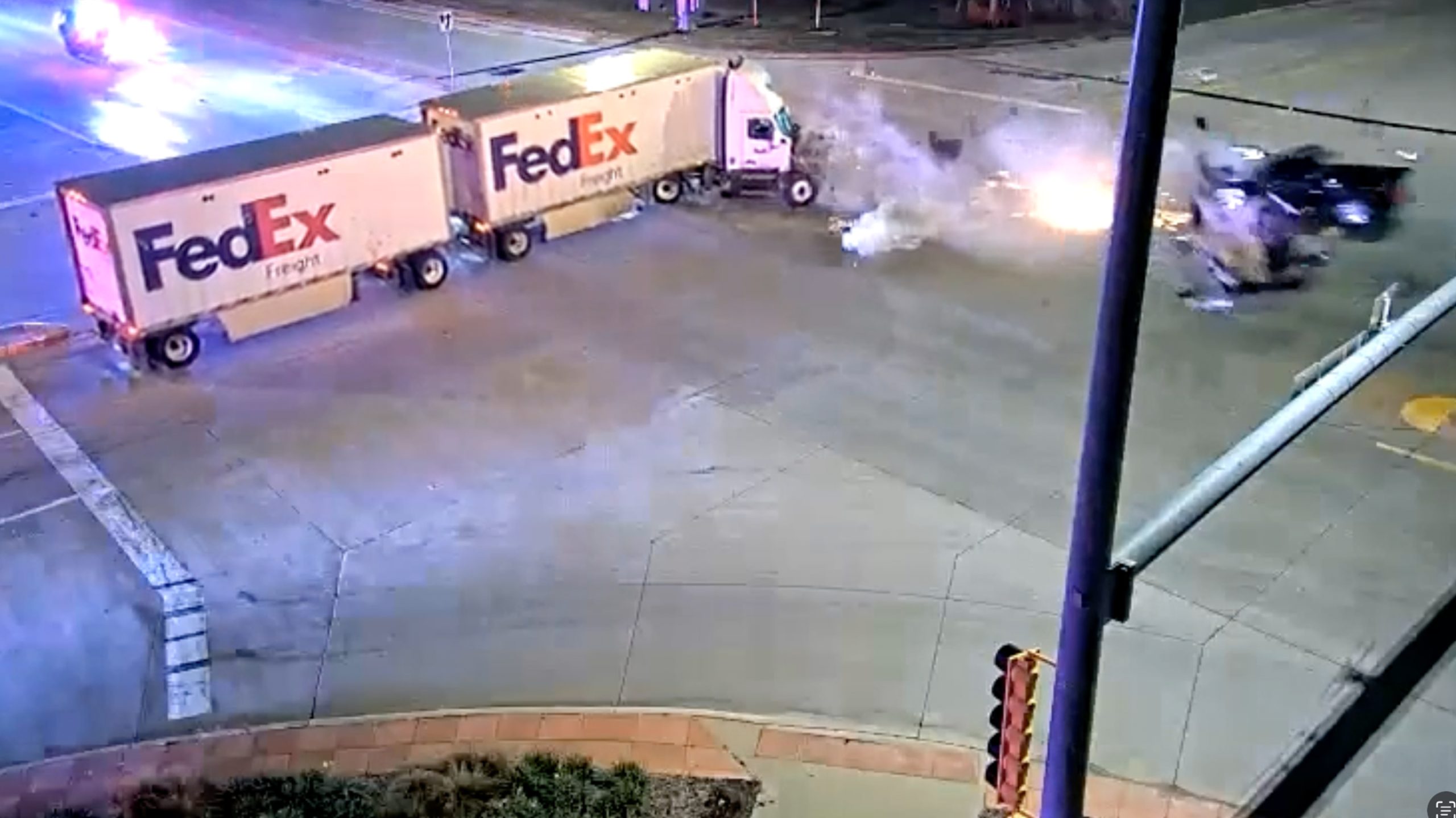 Watch: Suspect fleeing from police crashes into FedEx semi-truck — Rockville Centre Community news
